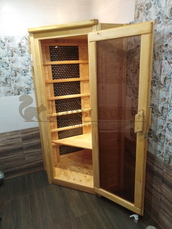 Одноместная угловая инфракрасная сауна кабина из кедра и липы с карбоновыми излучателями